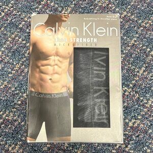 New Calvin Klein iron strength microfiber boxer briefs in black size small
